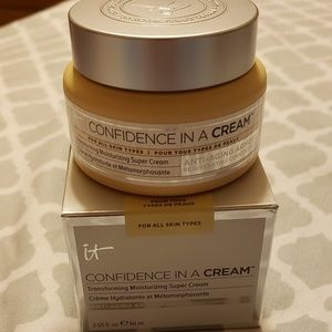 It cosmetics confidence in a cream